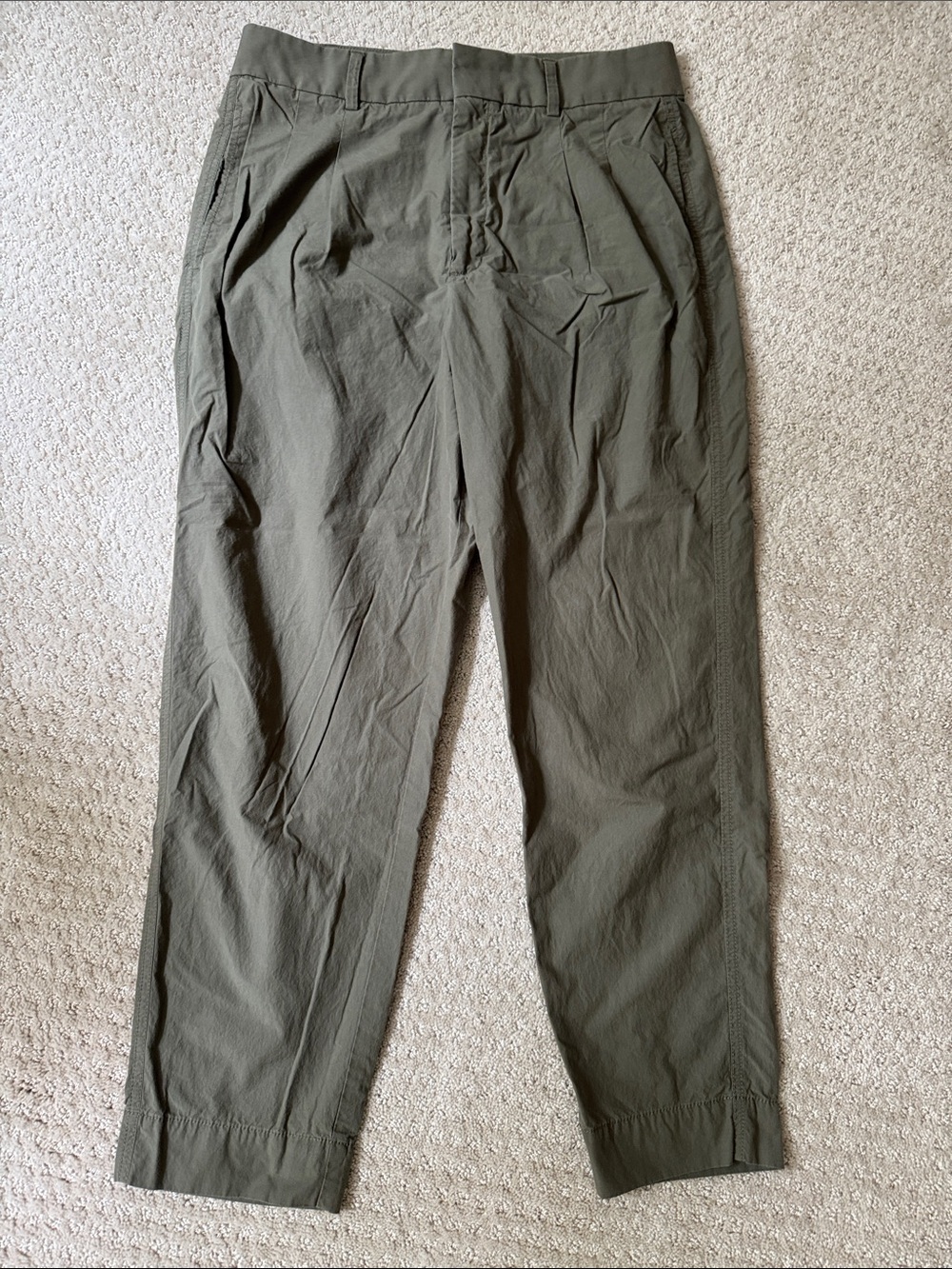 Everlane 100% Cotton Belted Poplin Pleated Pants in Olive Green | Size 8